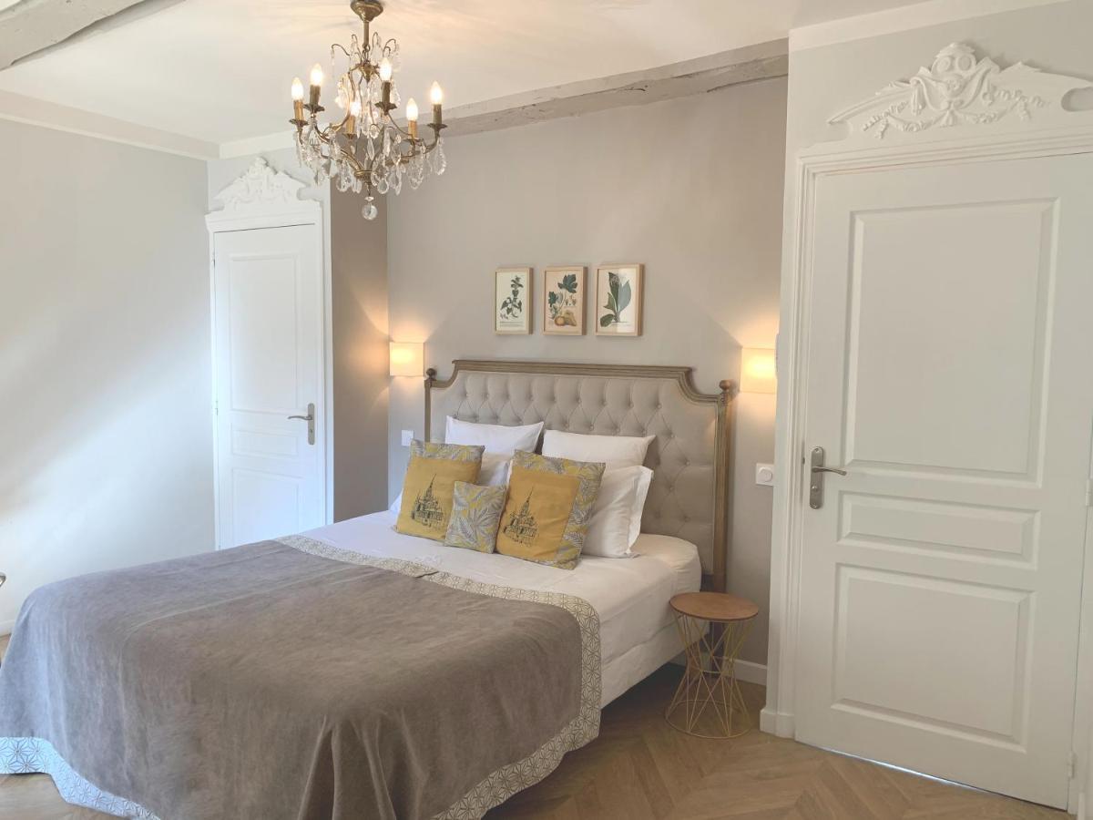 Le Tardif, Noble Guesthouse Bayeux Bagian luar foto
