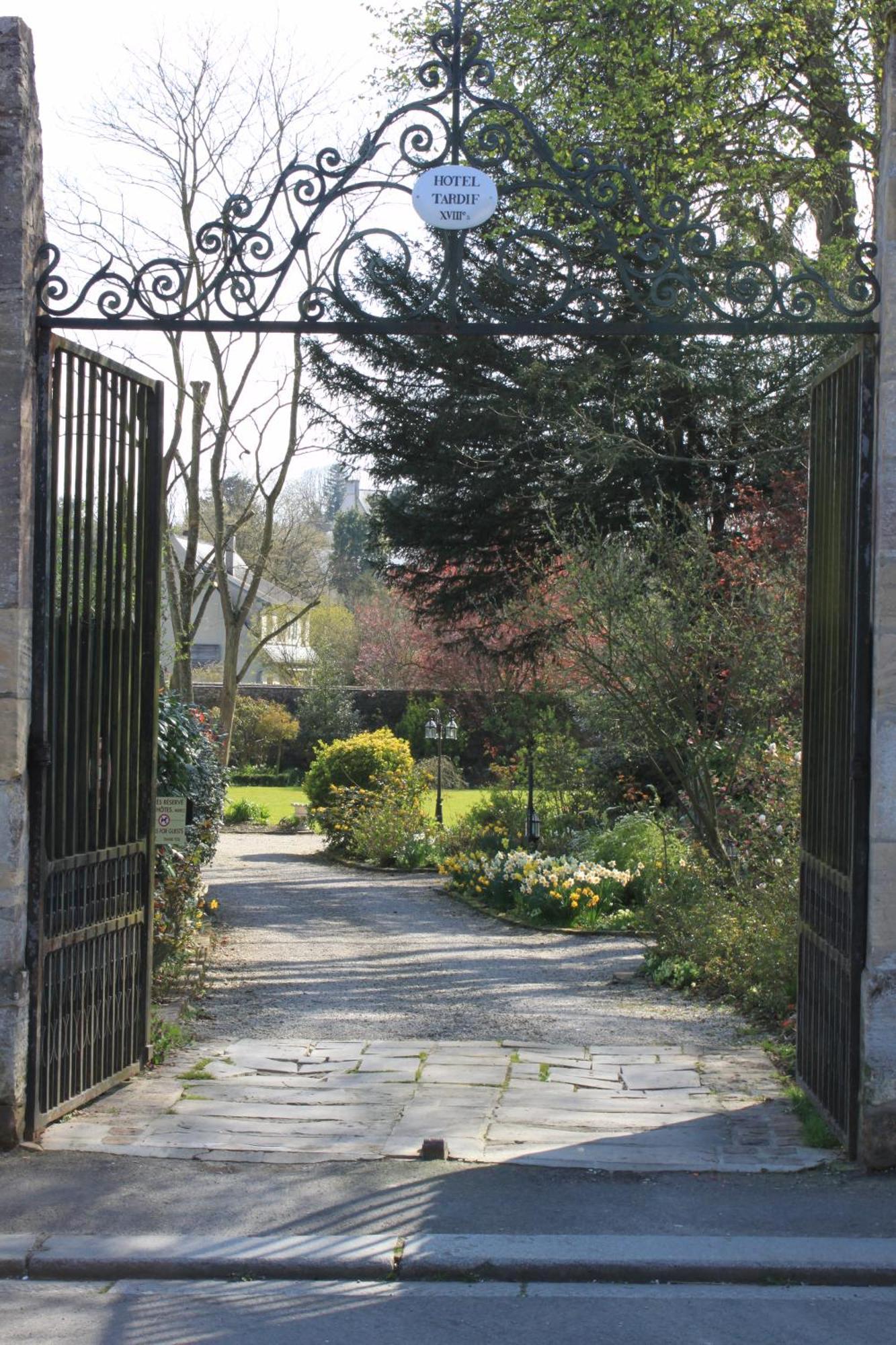 Le Tardif, Noble Guesthouse Bayeux Bagian luar foto