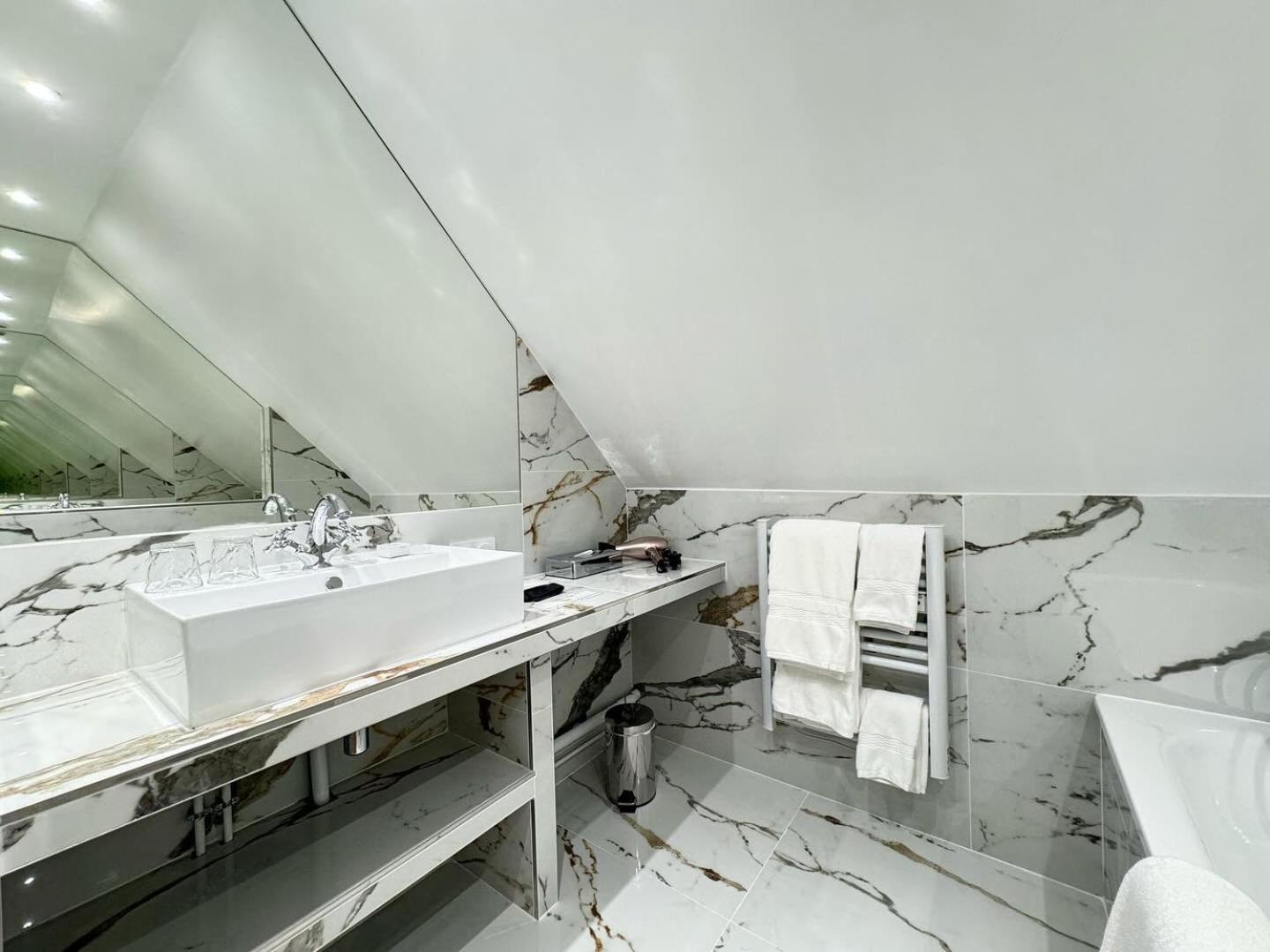 Le Tardif, Noble Guesthouse Bayeux Ruang foto