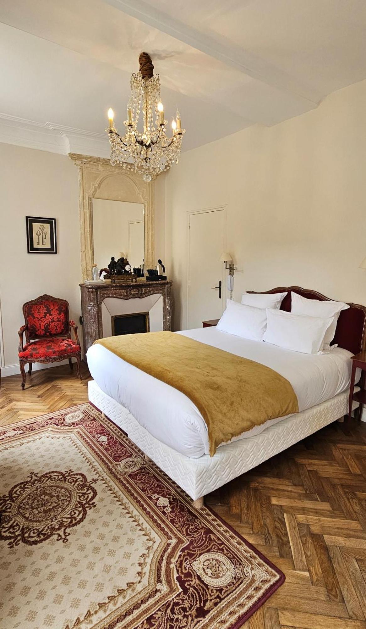 Le Tardif, Noble Guesthouse Bayeux Bagian luar foto