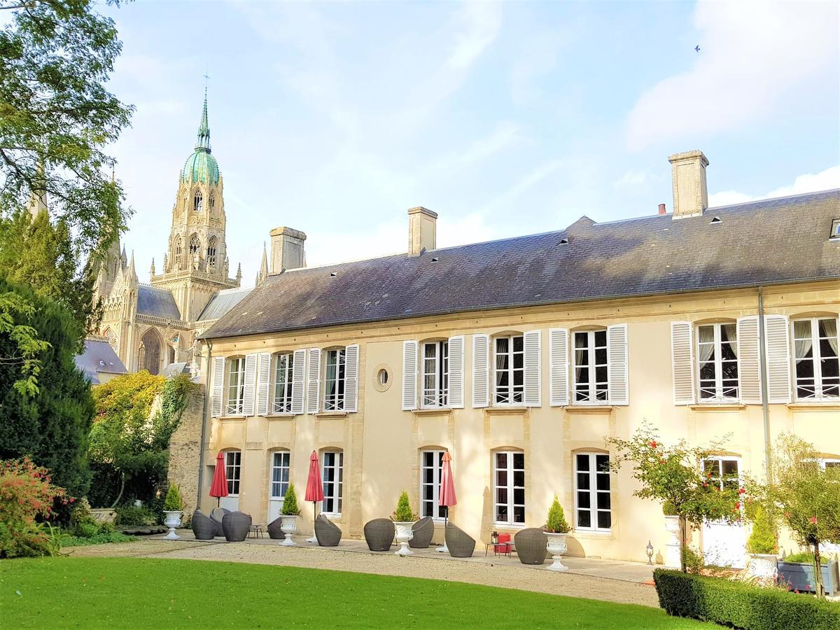 Le Tardif, Noble Guesthouse Bayeux Bagian luar foto